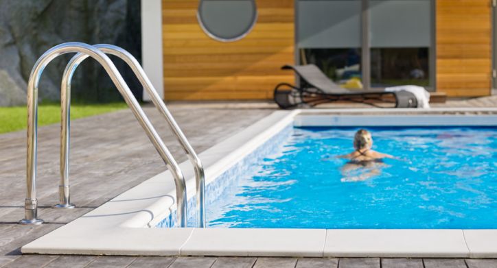 Poolstege ovanmark